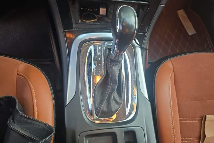 Used Buick Regal 2015 1.6T Elite Tech Model Gear Lever