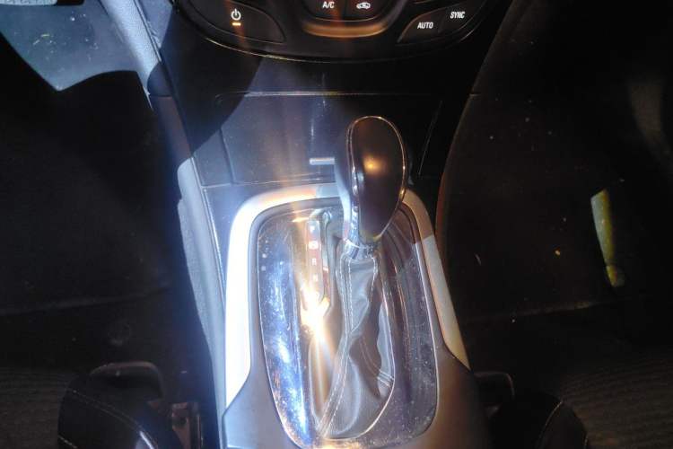 Used Buick Regal 2015 1.6T Leading Technology Model Gear Lever
