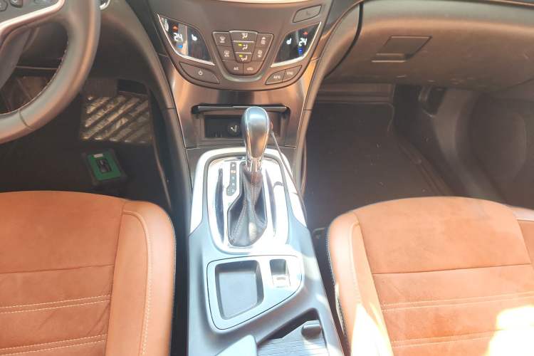 Used Buick Regal 2015 1.6T Elite Tech Model Gear Lever
