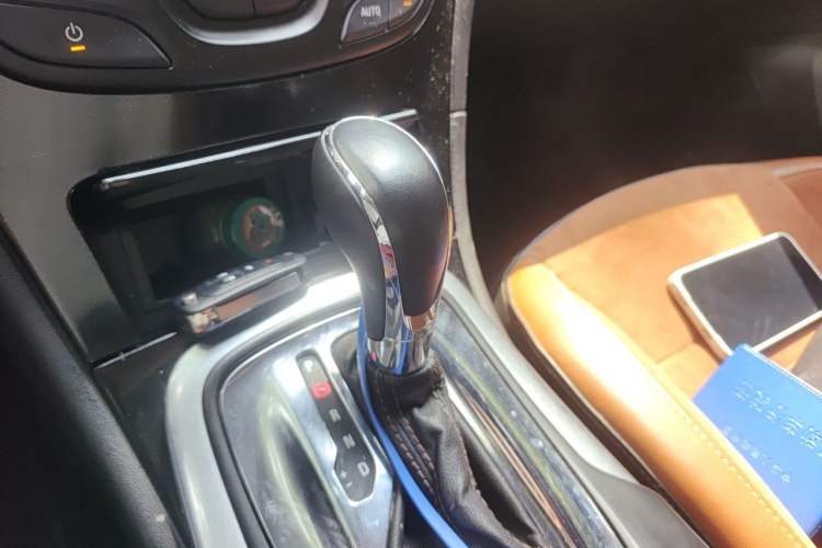 Used Buick Regal 2015 1.6T Elite Tech Model Gear Lever