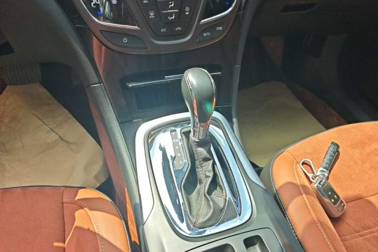 Used Buick Regal 2015 1.6T Elite Tech Model Gear Lever