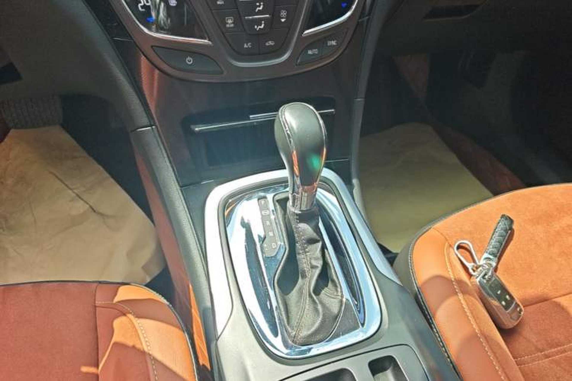Used Buick Regal 2015 1.6T Elite Tech Model Gear Lever