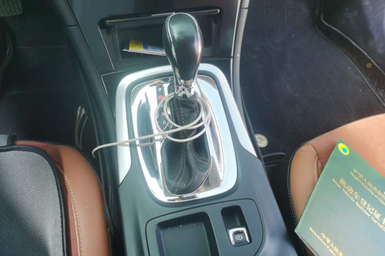 Used Buick Regal 2015 1.6T Elite Tech Model Gear Lever