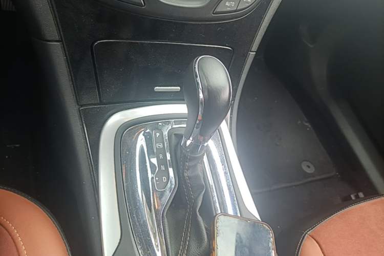 Used Buick Regal 2015 1.6T Elite Tech Model Gear Lever