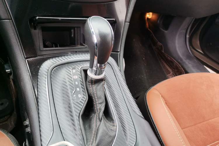 Used Buick Regal 2015 1.6T Elite Tech Model Gear Lever