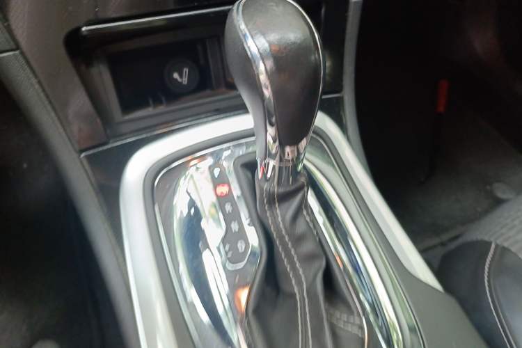 Used Buick Regal 2015 1.6T Leading Technology Model Gear Lever