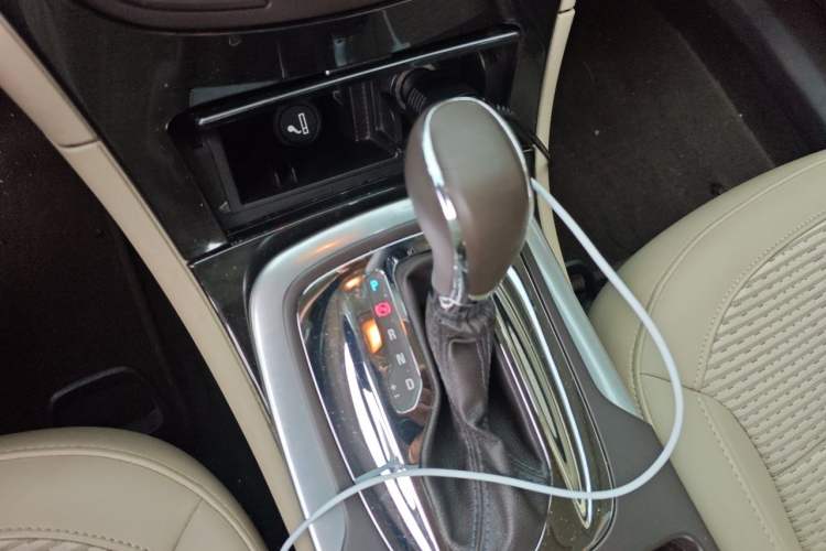 Used Buick Regal 2015 2.0L Leading Fashion Edition Gear Lever