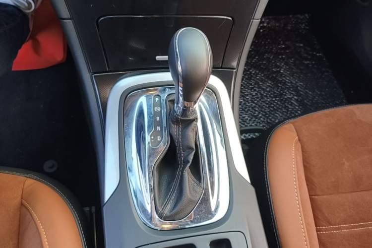 Used Buick Regal 2015 1.6T Elite Tech Model Gear Lever