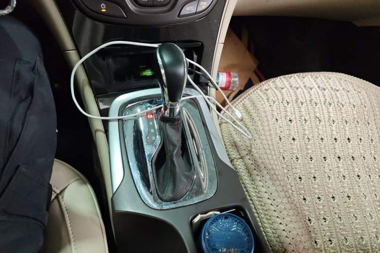 Used Buick Regal 2015 2.0L Leading Fashion Edition Gear Lever