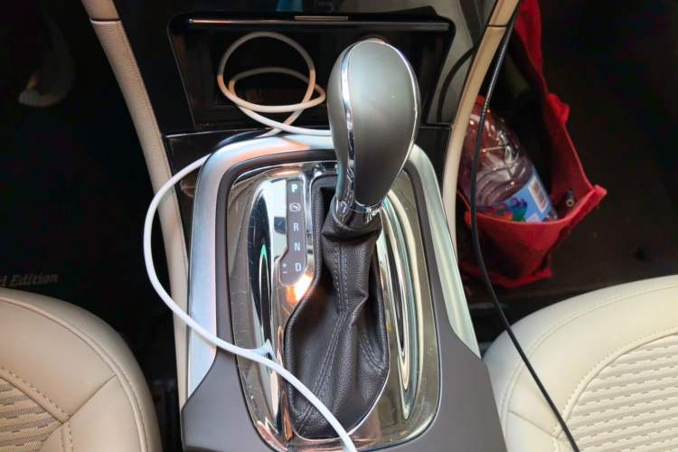 Used Buick Regal 2015 2.0L Leading Fashion Edition Gear Lever
