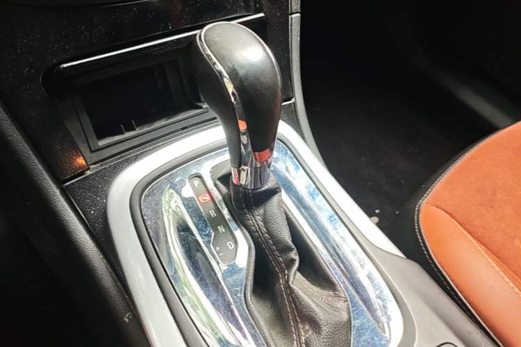 Used Buick Regal 2015 1.6T Elite Tech Model Gear Lever