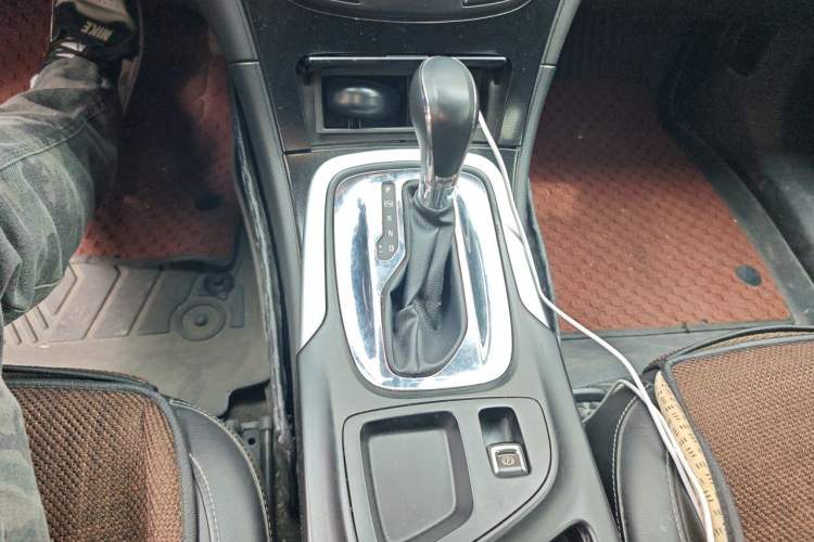 Used Buick Regal 2015 1.6T Elite Tech Model Gear Lever