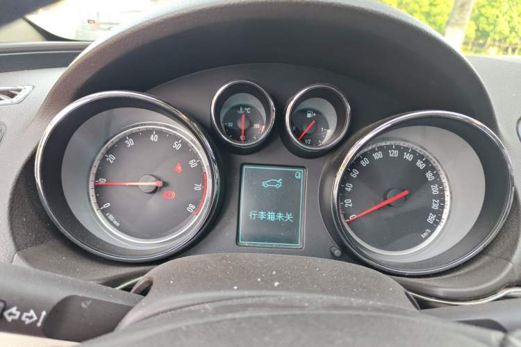 Used Buick Regal 2015 2.0L Leading Fashion Edition Instrument Cluster