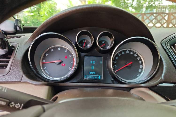 Used Buick Regal 2015 2.0L Leading Fashion Edition Instrument Cluster