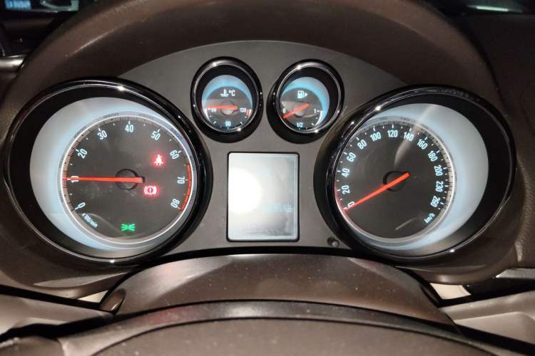 Used Buick Regal 2015 2.0L Leading Fashion Edition Instrument Cluster