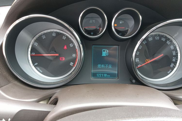 Used Buick Regal 2015 2.0L Leading Fashion Edition Instrument Cluster
