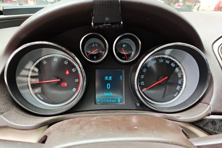 Used Buick Regal 2015 2.0L Leading Fashion Edition Instrument Cluster