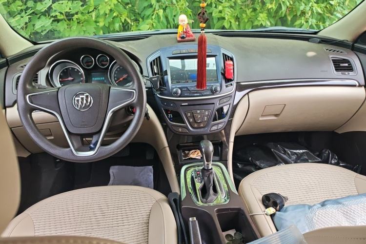 Used Buick Regal 2015 2.0L Leading Fashion Edition Interior 2