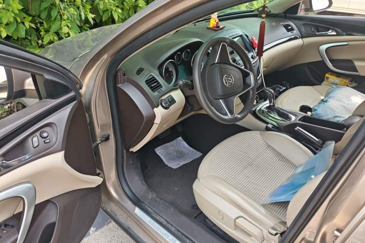 Used Buick Regal 2015 2.0L Leading Fashion Edition Interior 3