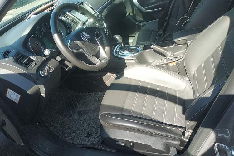 Used Buick Regal 2015 1.6T Fashion Tech Model Left Front Seat