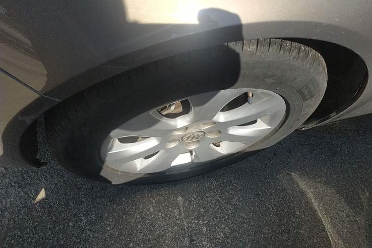 Used Buick Regal 2015 1.6T Fashion Tech Model Left Front Wheel Hub