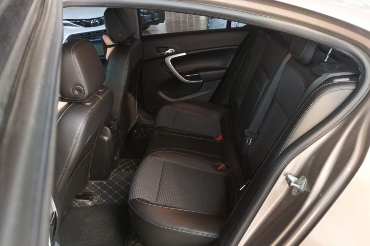 Used Buick Regal 2015 1.6T Leading Technology Model Left Rear Seat