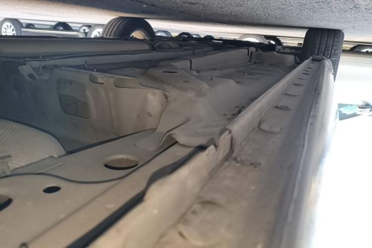 Used Buick Regal 2015 1.6T Elite Tech Model Left Side Sill