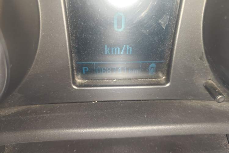Used Buick Regal 2015 1.6T Leading Technology Model Odometer Close Up
