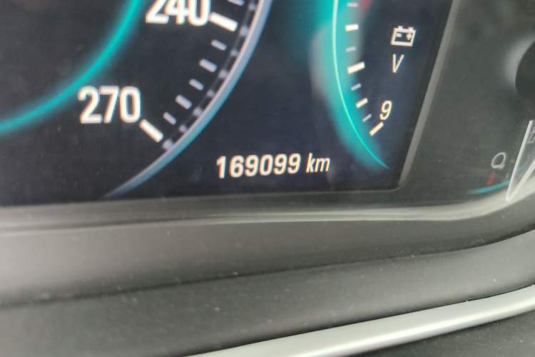 Used Buick Regal 2015 1.6T Elite Tech Model Odometer Close Up
