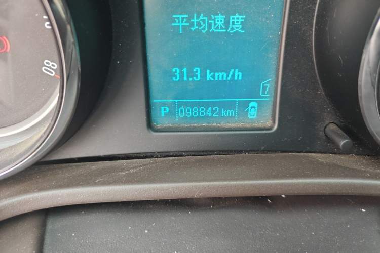Used Buick Regal 2015 2.0L Leading Fashion Edition Odometer Close Up