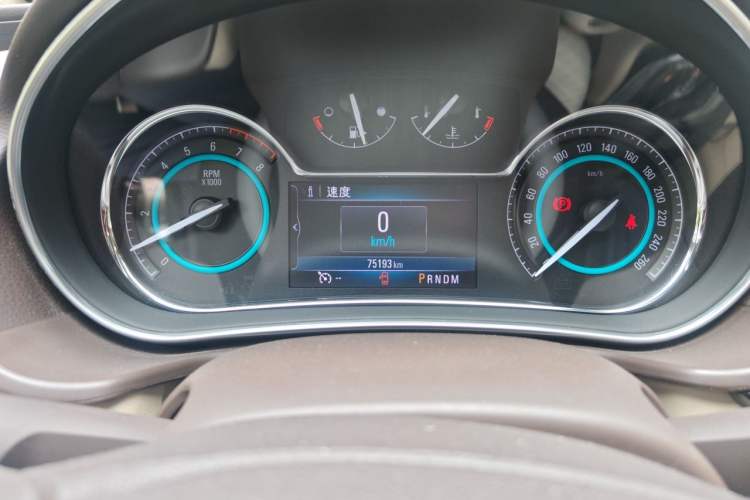 Used Buick Regal 2015 2.0L Elite Fashion Edition Odometer Close Up