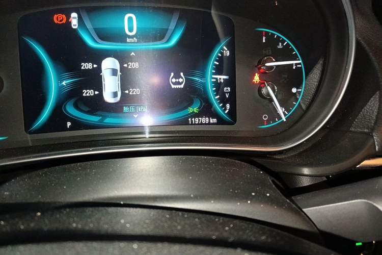 Used Buick Regal 2015 1.6T Elite Tech Model Odometer Close Up
