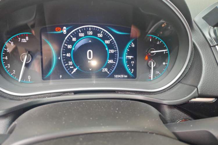 Used Buick Regal 2015 1.6T Elite Tech Model Odometer Close Up