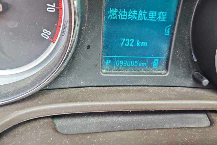 Used Buick Regal 2015 2.0L Leading Fashion Edition Odometer Close Up