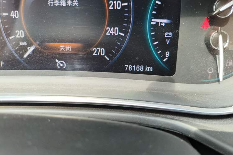 Used Buick Regal 2015 1.6T Elite Tech Model Odometer Close Up