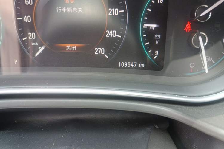 Used Buick Regal 2015 1.6T Elite Tech Model Odometer Close Up