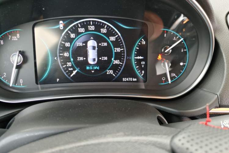 Used Buick Regal 2015 1.6T Elite Tech Model Odometer Close Up