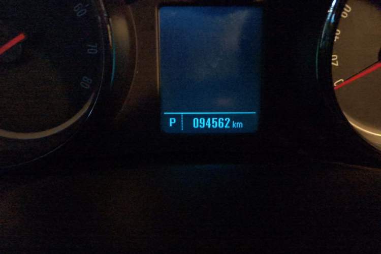 Used Buick Regal 2015 2.0L Leading Fashion Edition Odometer Close Up