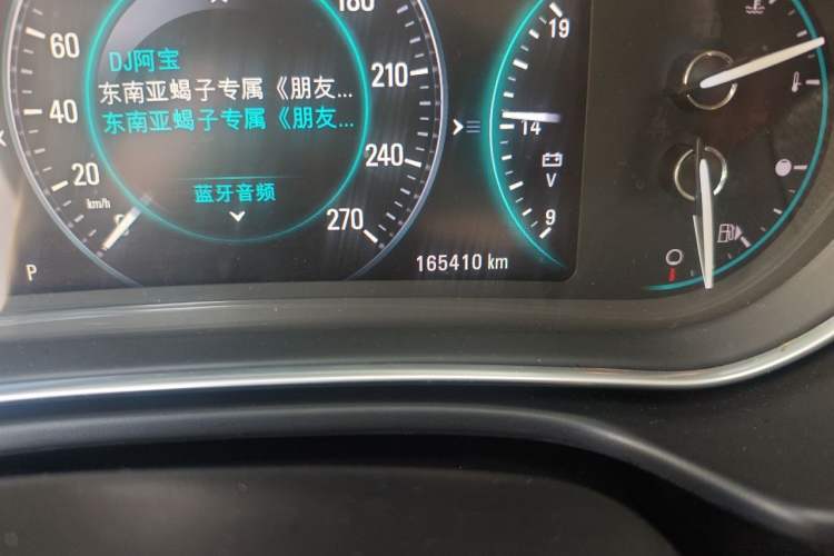 Used Buick Regal 2015 1.6T Elite Tech Model Odometer Close Up