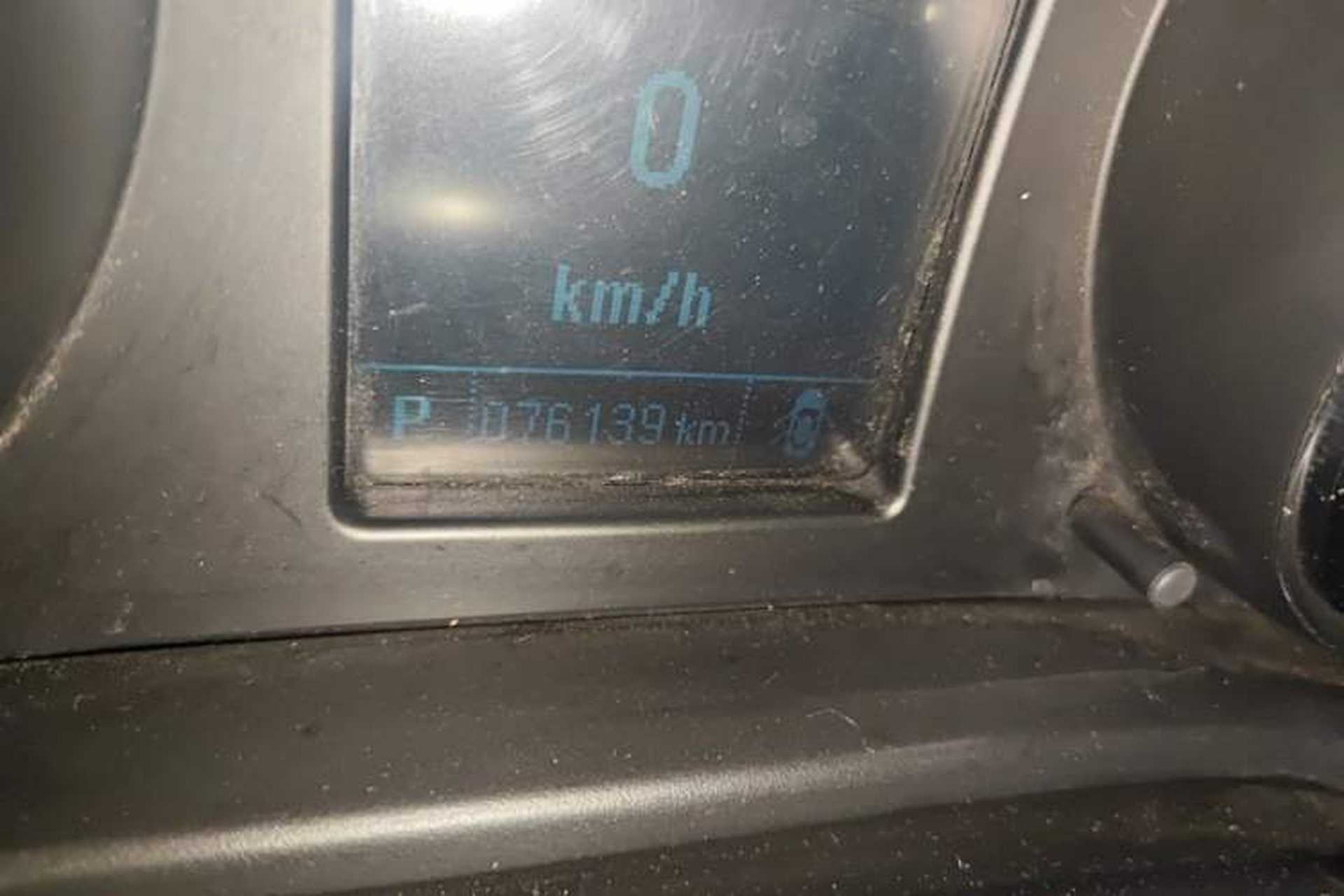Used Buick Regal 2015 1.6T Leading Technology Model Odometer Close Up