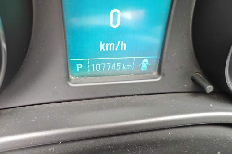 Used Buick Regal 2015 1.6T Leading Technology Model Odometer Close Up