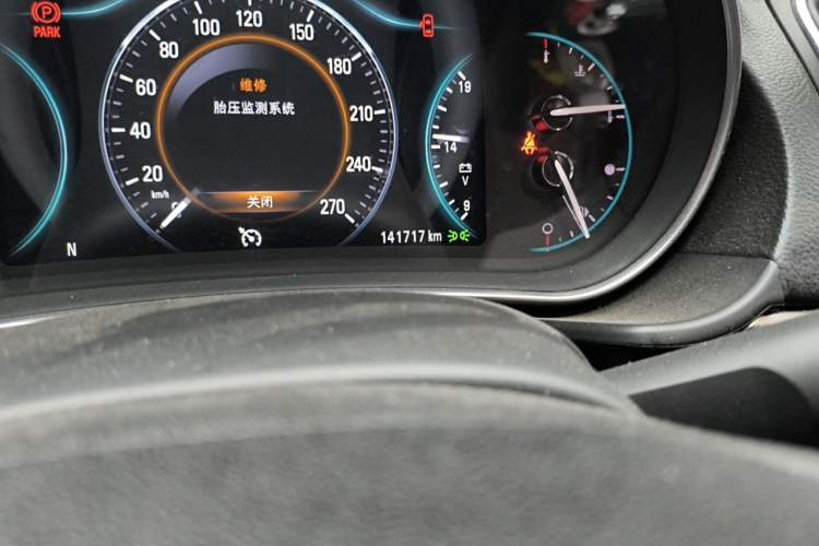Used Buick Regal 2015 1.6T Leading Technology Model Odometer Close Up