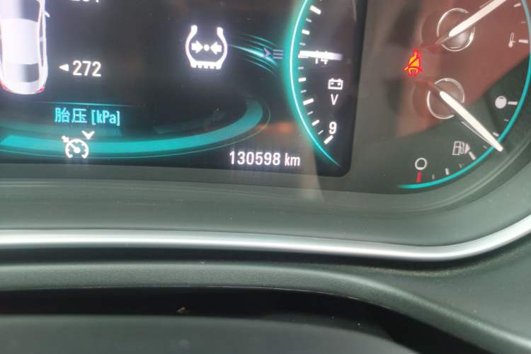 Used Buick Regal 2015 1.6T Elite Tech Model Odometer Close Up