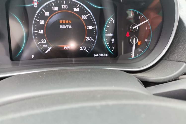 Used Buick Regal 2015 1.6T Elite Tech Model Odometer Close Up