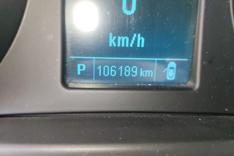 Used Buick Regal 2015 1.6T Leading Technology Model Odometer Close Up