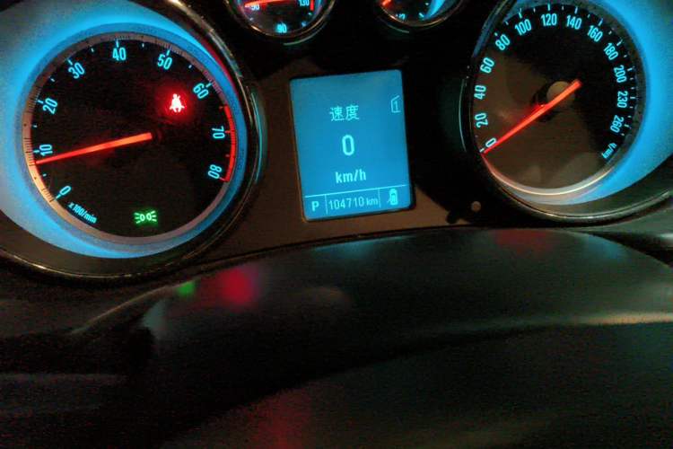 Used Buick Regal 2015 1.6T Fashion Tech Model Odometer Close Up