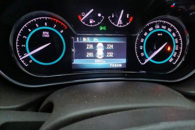 Used Buick Regal 2015 2.0L Elite Fashion Edition Odometer Close Up