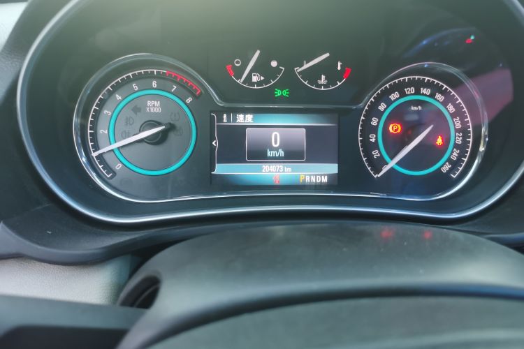 Used Buick Regal 2015 2.0L Elite Fashion Edition Odometer Close Up