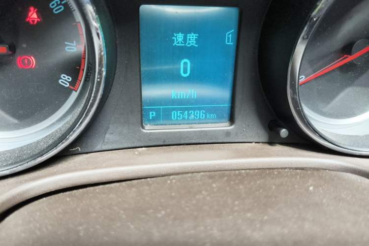 Used Buick Regal 2015 2.0L Leading Fashion Edition Odometer Close Up