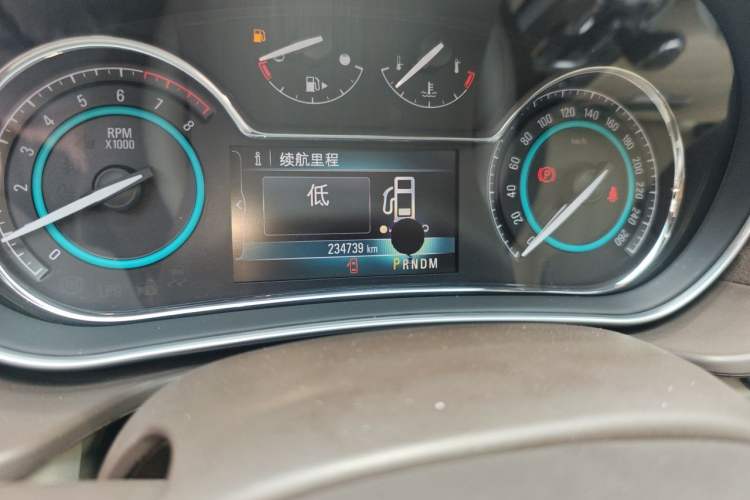 Used Buick Regal 2015 2.0L Elite Fashion Edition Odometer Close Up